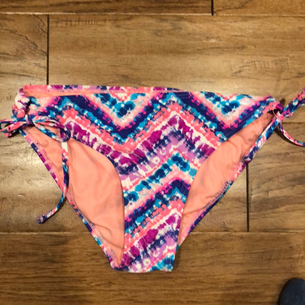 Tie tie-dye swim bottoms